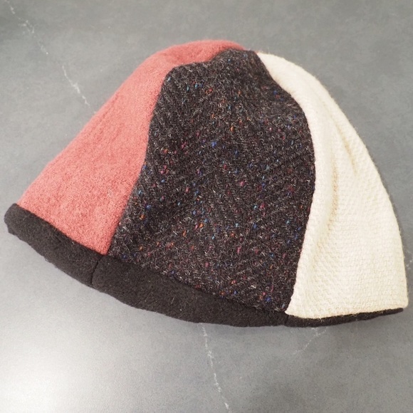 Handmade recycled wool sweater lined hat - Picture 3 of 11